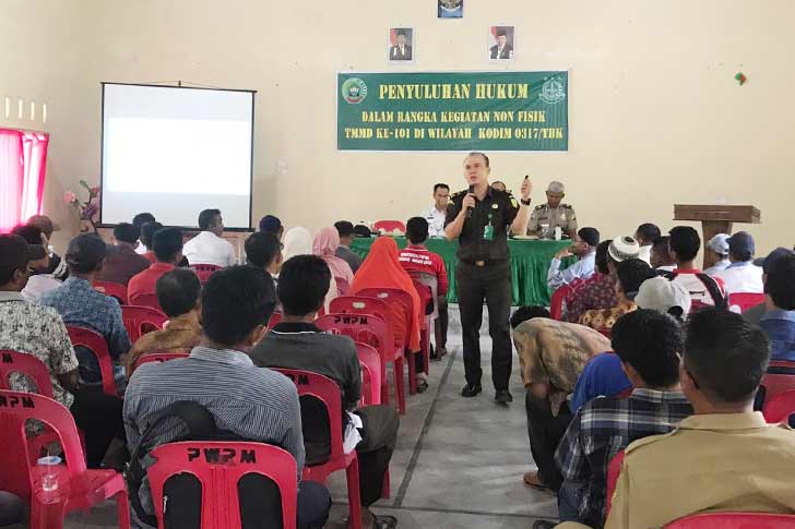 Jaksa Sosialisasi Kemasyarakat di Kegitan TMMD