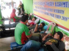 Bakti social pada kegiatan donor darah, di Balai Pemuda dan Olahraga Tanjungbatu Kundur, Ahad (15/04).