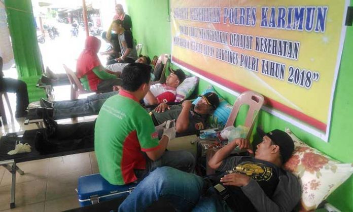 Bakti social pada kegiatan donor darah, di Balai Pemuda dan Olahraga Tanjungbatu Kundur, Ahad (15/04).