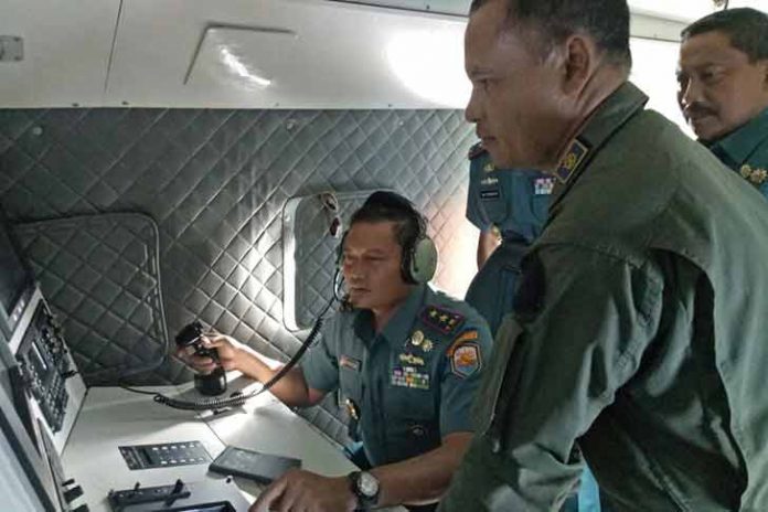 Panglima komando armada kawasan barat (Pangarmabar), Laksamana Muda TNI Yudo Margono S.E, M.M, pimpin patroli udara di wilayah Selat Malaka dengan menggunakan pesawat patroli udara Maritim milik TNI AL jenis Cassa P-852