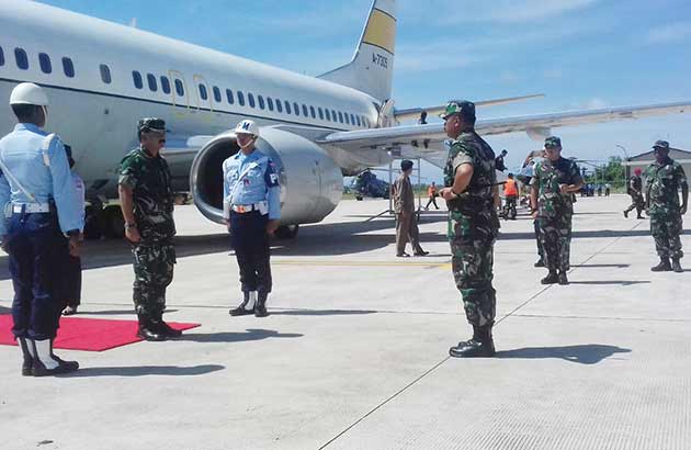 Penyambutan Panglima TNI Adi Tjahyanto di Bandara Raden Sadjad Ranai