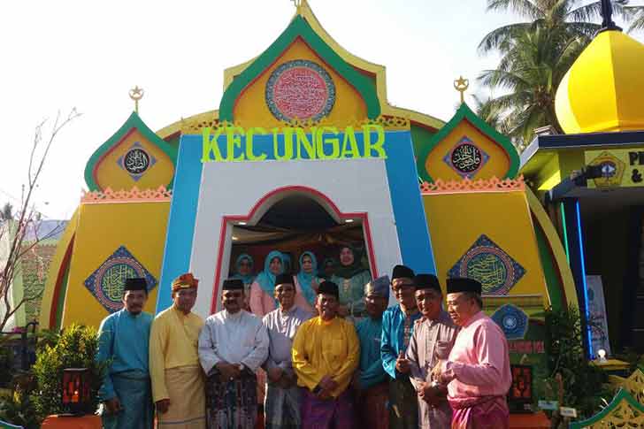 Ratusan Stand Bazar Berjejer Pada MTQ Kabupaten Karimun ke X di Ungar Ratusan Stand Bazar Berjejer Pada MTQ Kabupaten Karimun ke X di Ungar
