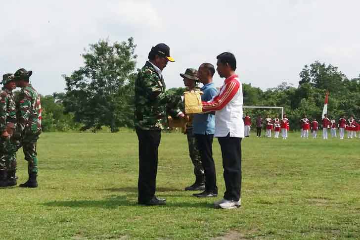 Program TMMD yang diresmikan oleh Gubernur Kepri Nurdin Basirun dalam apel TMMD ke 101 Kabupaten Karimun, yang dipusatkan di Studion Mini Tanjungbatu Kecamatan Kundur, Rabu (4/4).