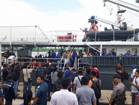 Kapal Pembawa 101 TKI Illegal Kehabisan BBM dan Terombang Ambing di Perairan Internasional, Ditemukan Kapal Patroli Singapura