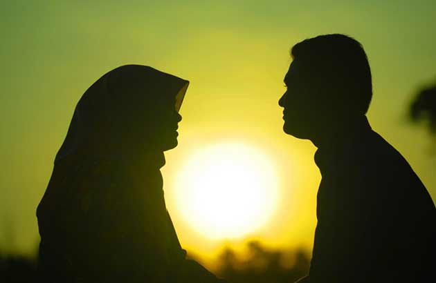 Menolak Ajakan Suami di Bulan Ramadhan dengan Alasan Banyak Beribadah Menolak Ajakan Suami di Bulan Ramadhan dengan Alasan Banyak Beribadah