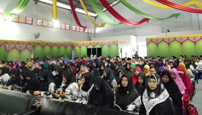 Sosialisasi-Saber-Pungli-Kepada-Pelaksanaan-Aparatur-Pemerintahan-Serta-Sejumlah-Guru,-Kepala-Sekolah Sosialisasi Saber Pungli kepada pelaksanaan Aparatur Pemerintahan serta sejumlah Guru, Kepala Sekolah diwilayah KKA, yang dilaksanakan di Gedung BPMS Imam bonjol, Tarempak