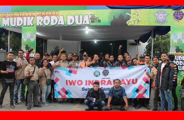 IWO Bagikan Paket Ta’zil Kepada Pemudik