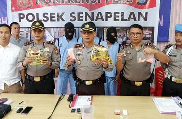 Keterangan pers Polres Pekanbaru di Mapolsek Senapelan, Jumat (29/6).