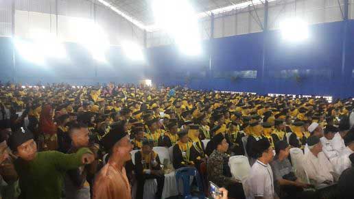 Sebanyak 770 santriwan-santriwati Taman Pendidikan Al-Qur'an (TPQ) diwisuda Bupati Karimun, H Aunur Rafiq di gedung olahraga Forza Tanjungbatu, Sabtu (14/7/18).