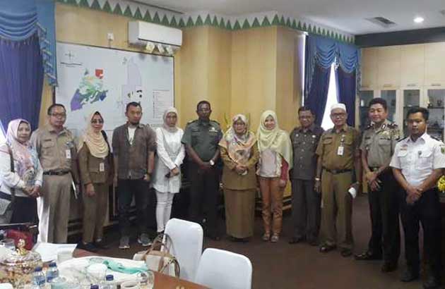 Sejumlah pimpinan perangkat pemerintah daerah Natuna usai rapat pembahasan pemutaran filem Jelita Sejuba di ruang rapat Wakil Bupati Natuna, (02/07/18).