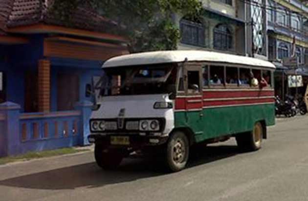 Pemkab-Karimun-Akan-Mewarnai-Bus-Bus-Antik-ini-Sebagaimana-Angkutan-Wisata-Karimun
