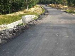 Belum-Tiga-Bulan-Jalan-Aspal-Sudah-Hancur,-Warga-Kuta-Minta-Pemerintah-Aspal-Ulang