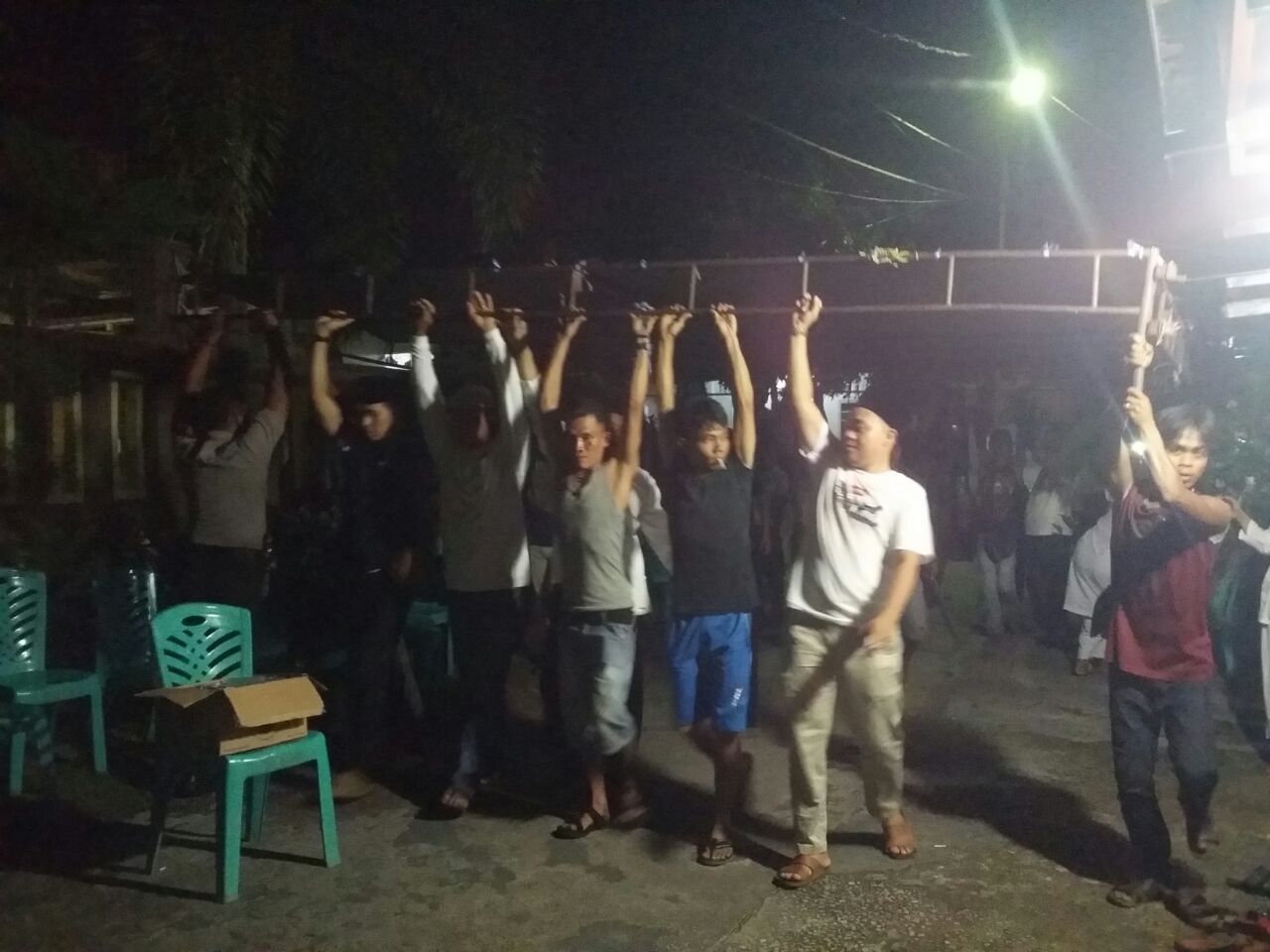 Tengah Malam Gubernur Kepri Cium Jasad Ibunya