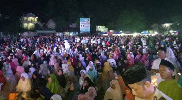 Ribuan Masyarakat Anambas Hadiri Tausiah Ustadz Abdul Somad (UAS)