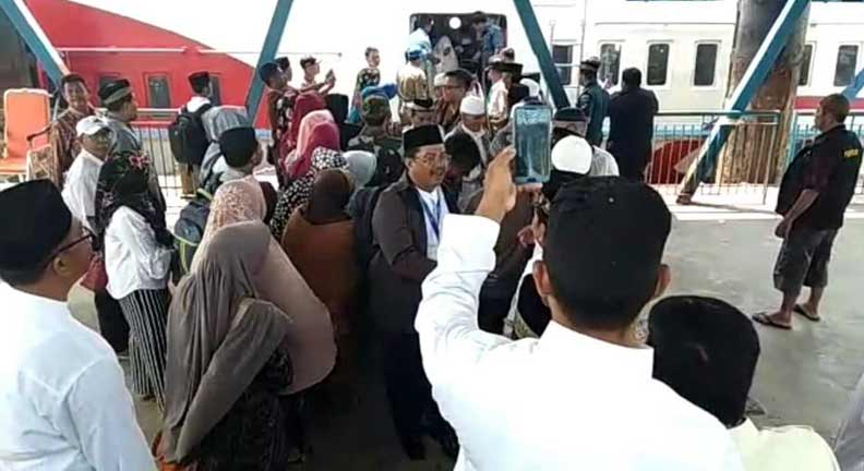 Jemaah Haji Yang Tiba di Kundur dan Karimun Jemaah Haji Yang Tiba di Kundur dan Karimun
