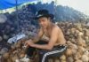Petani Kelapa di Penyalai