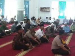 Doa Bersama bagi korban gempa dan tsunami di masjid besar Nurussalam Tanjungbatu, Rabu (10/10/18).
