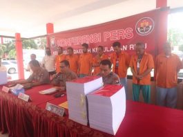 Konferensi Pers tindak pidana korupsi itu, dipimpin Kabid Humas Polda Kepri Kombes Pol Drs.Erlangga, di Pendopo Polda Kepri, Kamis (22/11/18).