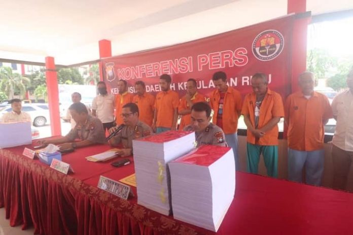 Konferensi Pers tindak pidana korupsi itu, dipimpin Kabid Humas Polda Kepri Kombes Pol Drs.Erlangga, di Pendopo Polda Kepri, Kamis (22/11/18).