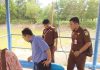 Tenaga ahli teknik mesin produksi yang didampingi Kacabjari dan Tim Penyidik Kejaksaan Tanjungbatu, saat melakukan melakukan pengujian, pada Sumber Air PDAM Tirta Karimun.