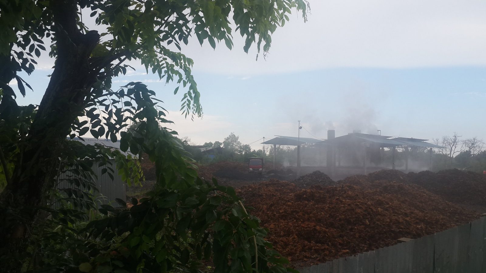 Pabrik Kelapa Di Sengko Terbakar