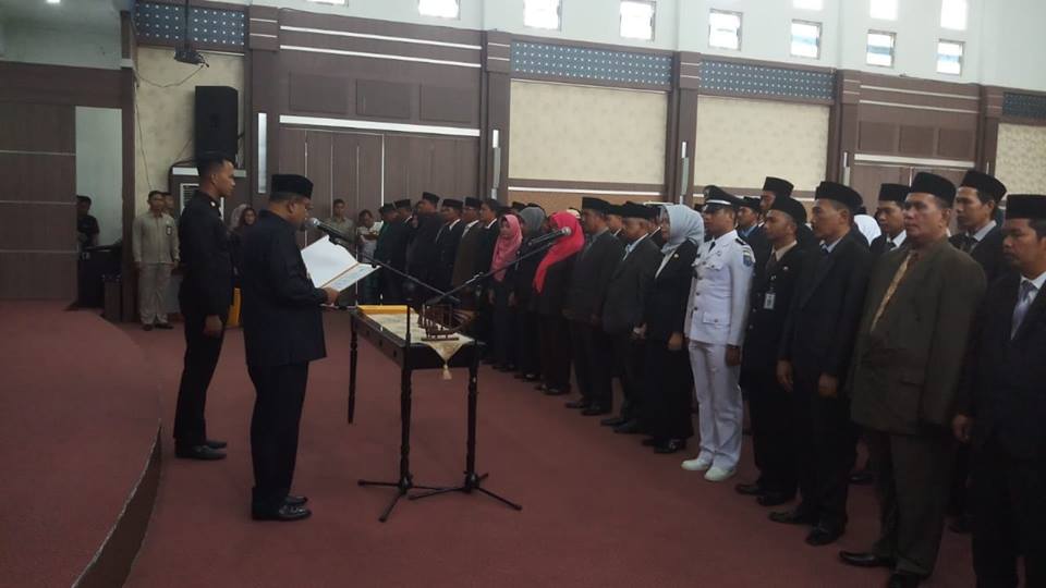 Bupati Karimun Lantik 152 Pejabat Eselon III dan IV Bupati Karimun Lantik 152 Pejabat Eselon III dan IV