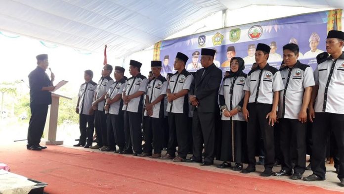 KKB Meranti Karimun dilantik Gubernur Kepri Nurdin Basirun melantik pengurus KKB Meranti Karimun periode 2017-2022, di Gedung KKB Meranti Karimun Jalan Poros, Minggu (20/1)