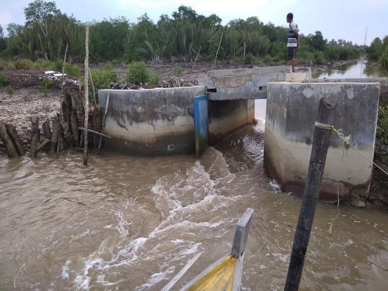 Pintu Air Parit Siping, pada kondisi tidak berfungsi sama sekali