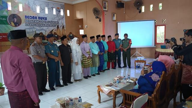 Kegiatan Bedah Buku Mengisi Agenda Tiga Tahun Pemerintahan Abdul Haris – Wan Zuhendra