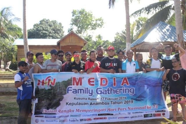 Pertandingan Tarik Tambang Mengisi Media Family Gathering HPN