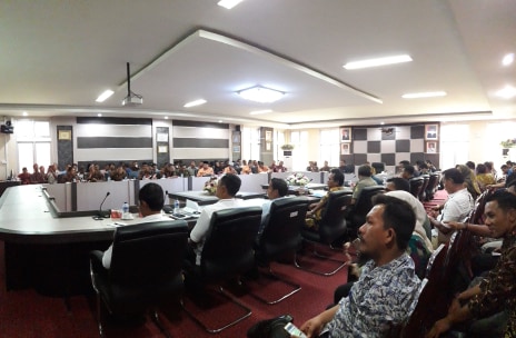 Rapat koordinasi persiapan Pemilu di Kabupaten Karimun, yang dilaksanakan di ruang rapat Cempaka Putih Kantor Bupati, Kamis (7/2).