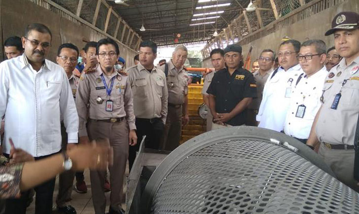 Bupati Karimun Lepas Secara Resmi Expor Bungkil Kelapa