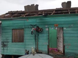 Salah satu rumah yang menjadi korban angin puting beliung di desa Munjan, kabupaten Anambas, Rabu (24/04/2019).