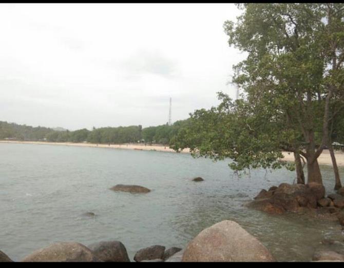 Pantai di Karimun