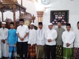 Gubenur Kepulauan Riau H Nurdin Basirun melakukan safari Ramadhan 1440H, di masjid Kauman Tanjung Sari Kecamatan Kundur, Sabtu malam (18/05/2019).