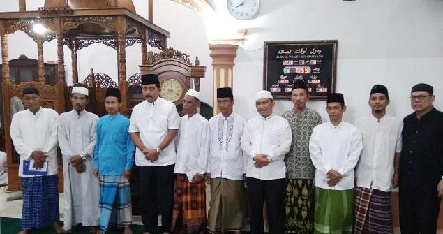 Gubenur Kepulauan Riau H Nurdin Basirun melakukan safari Ramadhan 1440H, di masjid Kauman Tanjung Sari Kecamatan Kundur, Sabtu malam (18/05/2019).