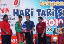 Sanggar Mawar Tanjoeng, peraih juara satu pada Festival Zapin ‘Tingkah Serentak’, sempena hari tari sedunia yang digelar di Desaru Reverside Coast Johor Malaysia, pada 28 April 2019.