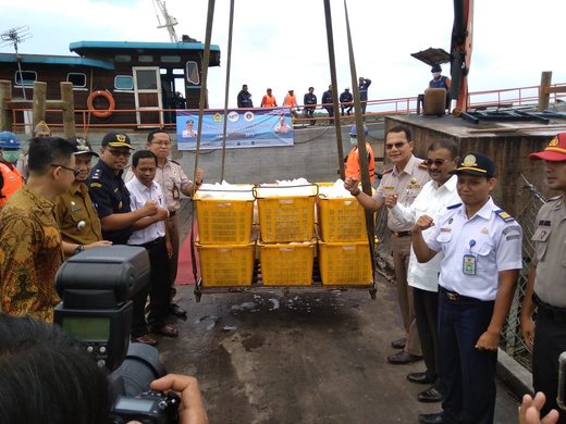 Bupati Aunur Rafiq Lepas Expor Kulit Kayu Bakau