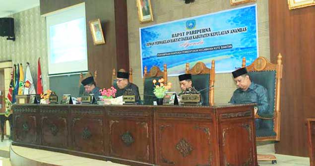 Rapat Ranperda tentang pembentukan Kecamatan Kute Siantan di Gedung DPRD KKA, Kamis (09/05/2019).