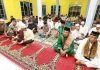 Rombongan Wakil Bupati Karimun H. Anwar Hasyim di masjid An-Nur Pulau Moro, Sabtu (11/05).