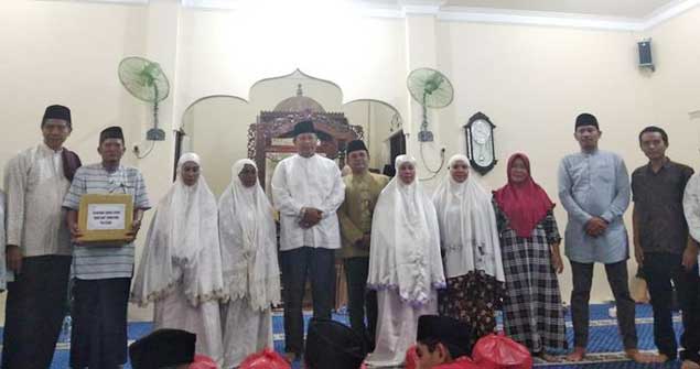 Foto Bersama jemaah di masjid Jami Baitul rahim, Siantan Selatan