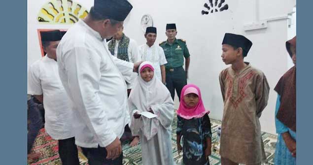 Safari Ramadhan juga dilakukan penyerahan bantuan