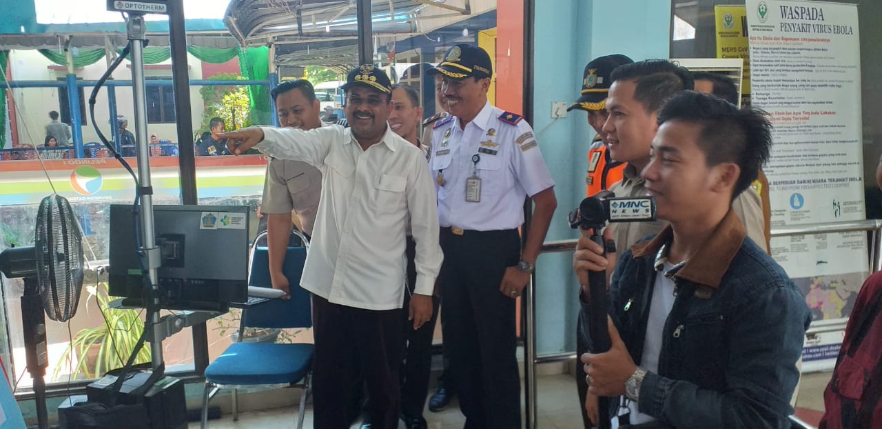 Bupati Karimun Pantau Arus Mudik di Pelabuhan