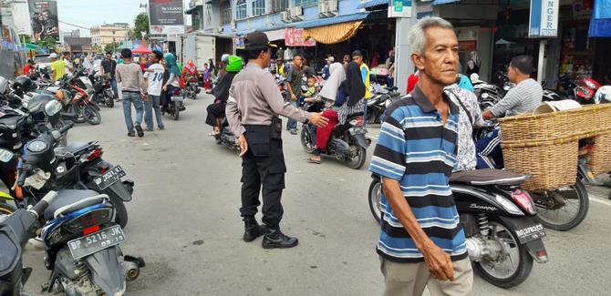 Menjelang Lebaran, Aparat Polsek Kundur Sibuk Atur Kepadatan