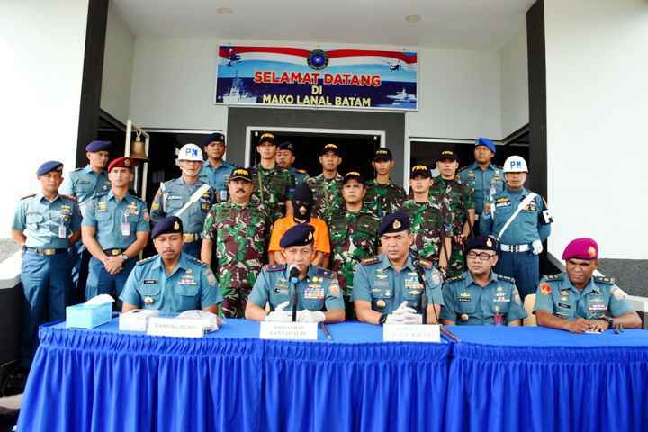 Konfrensi Pers di Lobby bawah Mako Lanal Batam, Sabtu (22/6).