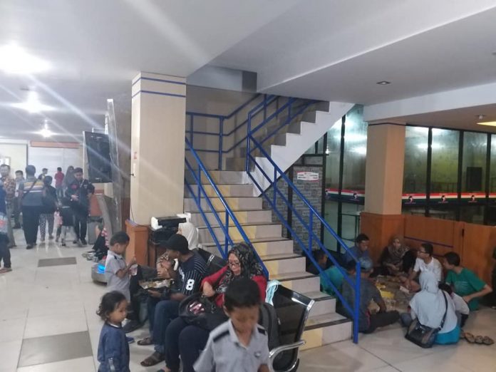 penumpang terlantar di Karimun