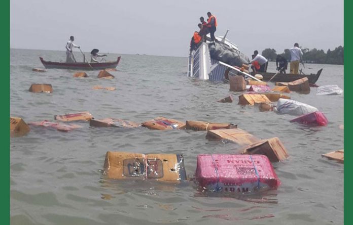 Kapal Tengiri 4 yang karam di laut pulau Kanipan, Karimun, Ahad (27/07/2019). (Foto Istimewa)