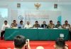 Komandan Pangkalan Utama TNI Angkatan Laut (Danlantamal IV) Tanjungpinang dan Menteri Susi saat siaran pers