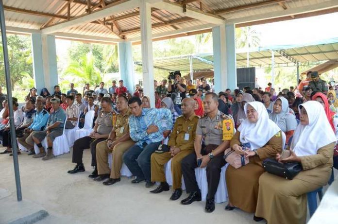 Meninjau Pelaksanaan program TNI Manunggal Membangun Desa