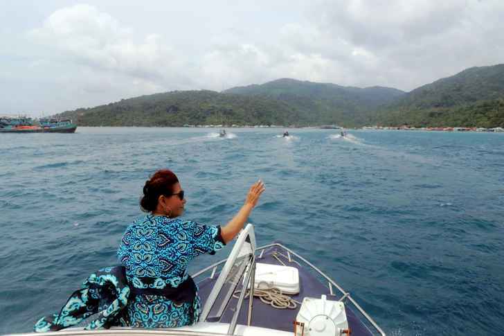Menteri Susi saat di Kepulauan Anmabas